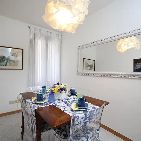 Heaven San Marco 1 & 2, The Elegant A Stone S Throw From St S Square Apartment *
